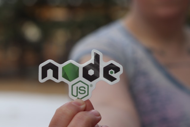 Node JS - Imagen obtenida de Pexels